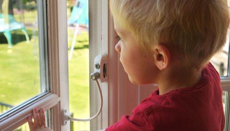 Bezpieczne okna dla dziecka