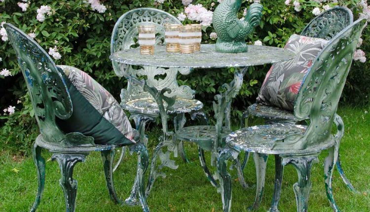 Renowacja mebli ogrodowych przywraca im blask i przedłuża żywotność