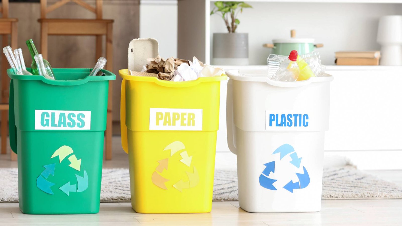 kompaktowe kosze ułatwiają segregację w kuchni