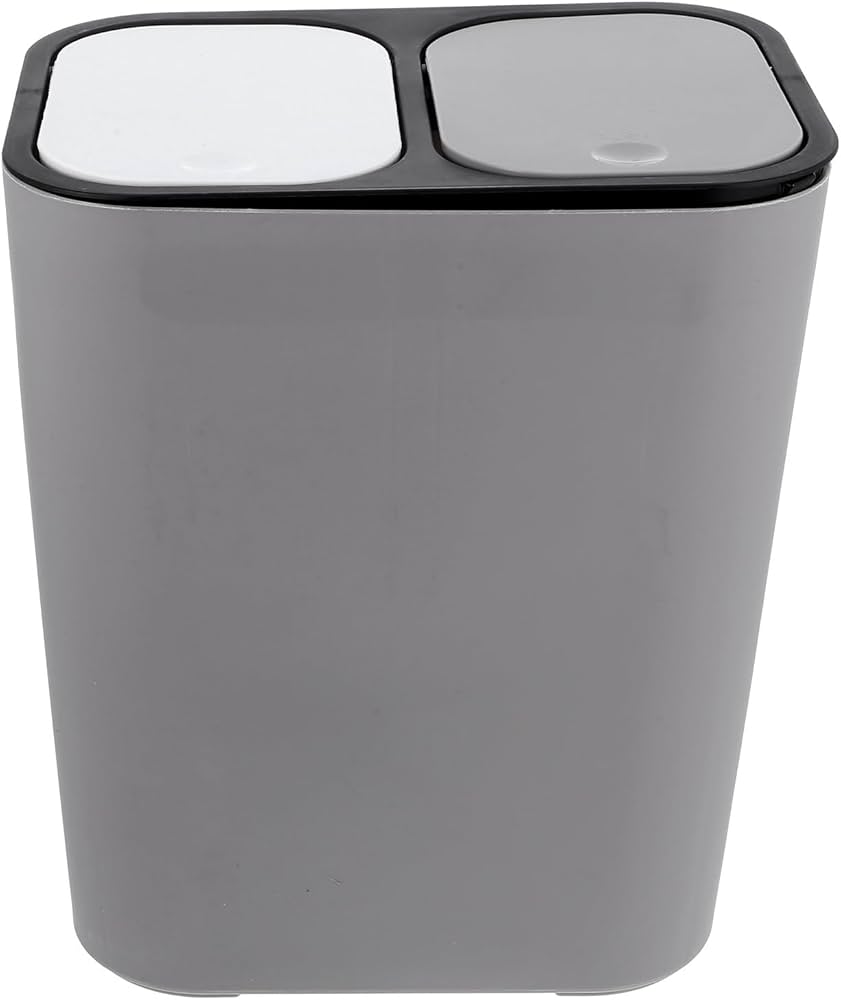 małe kosze ułatwiają segregację w kuchni