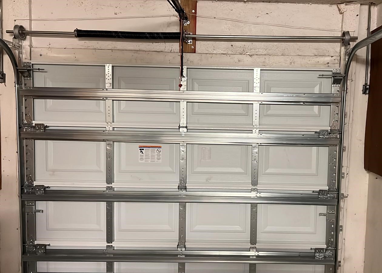 test działania zamontowanej bramy sprawdzanie płynnego ruchu bramy garażowej w górę i w dół