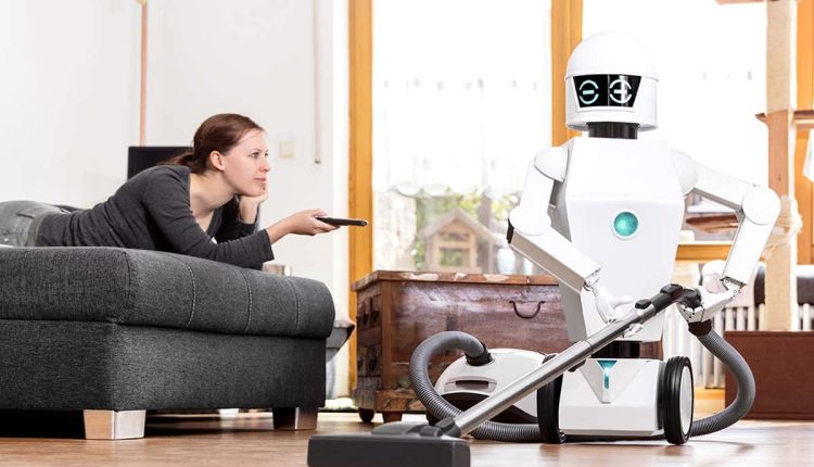 nowoczesny odkurzacz robot sunie po parkiecie w jasnym salonie domu