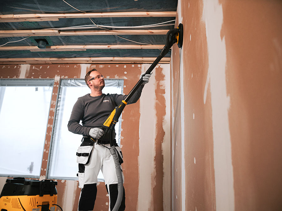 wykończenie ścian gładzią gipsową szlifierką Bosch